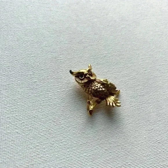 Vintage Monet Gold Tone Horned Owl Brooch Pin - Picture 2 of 6